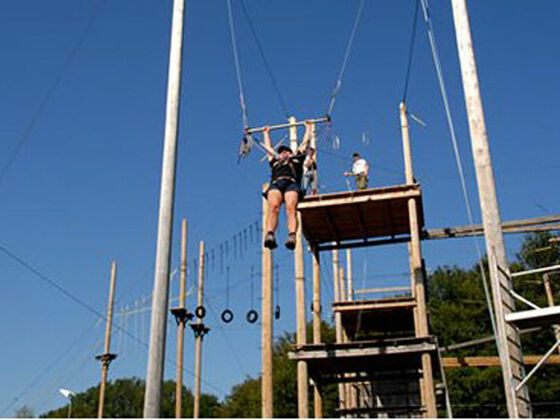 Hindernis im Chiemgauer Hochseilgarten.