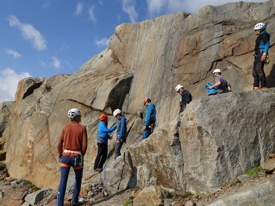 Super Übungsgelände um die Spaltenbergung zunächst im trockenen und sicheren Gelände zu üben
