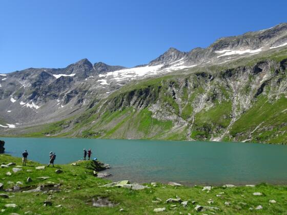 Der Kratzenbergsee umrahmt von zahlreichen 3.000ern