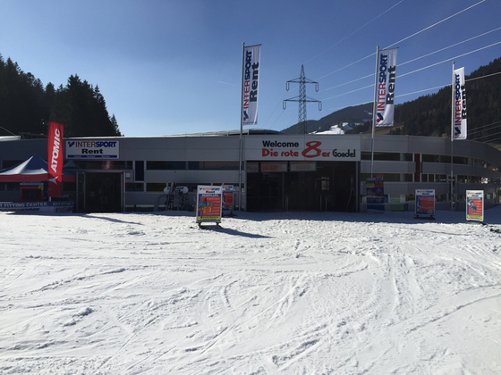 INTERSPORT Wagrain - Talstation der roten 8er Gondel