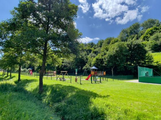 Spielplatz und Bolzplatz beim Haus des Gastes
