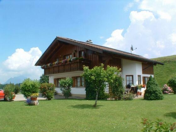 Haus Waldmann im Sommer