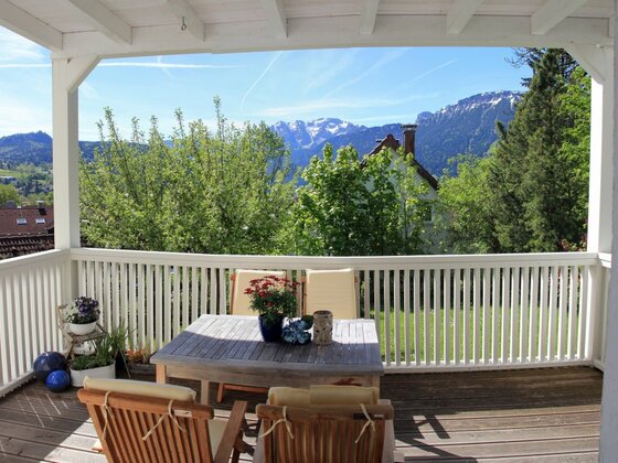 Auf dem Balkon im Frühling