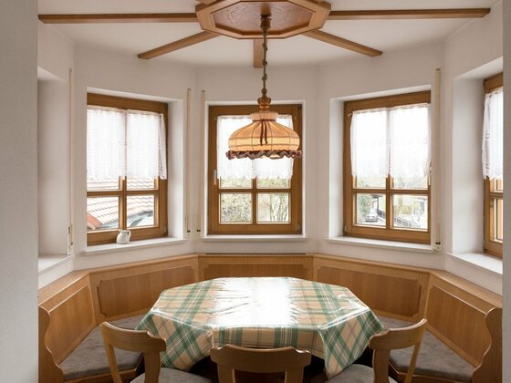 Wohnküche mit wunderschöner Sitzgelegenheit