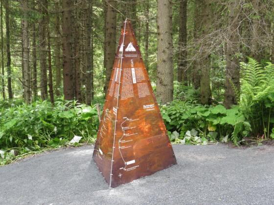 Friedens-Pyramide am APC Friedensweg