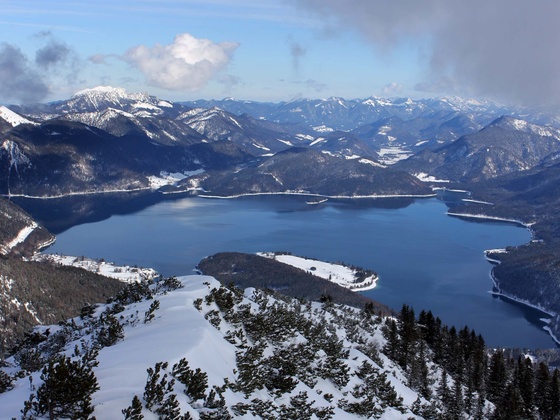 Aussicht vom Gipfel auf den Walchensee