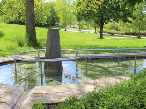 Wassertretbecken an der Kneippanlage im Ostpark