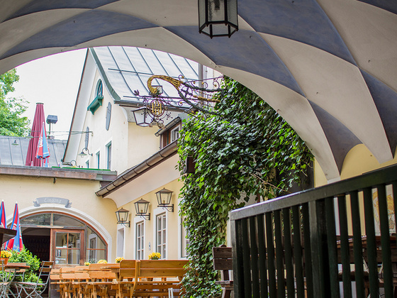 Der Innenhof des Bräustüberls im Hofbrauhaus Berchtesgaden