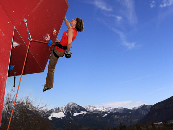 Außenbereich des Kletterzentrums in der Strub