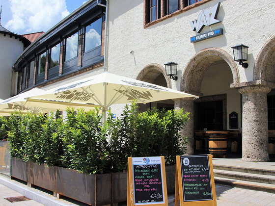 Watz: Bayerisch Pub am Hauptbahnhof Berchtesgaden