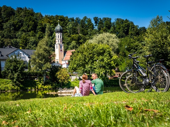 Alte Floßlände mit Blick auf die Stadt
