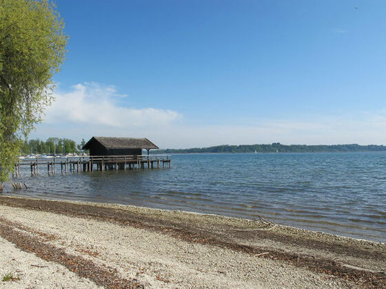 Blick in den Chiemsee vom Strandbad Schöllkopf Prien.