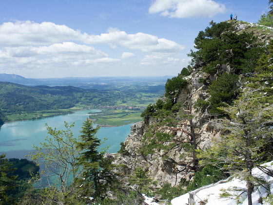 Beim Übergang zum Graseck öffnet sich immer wieder ein wunderbarer Blick auf den Kochelsee und Umgebung.