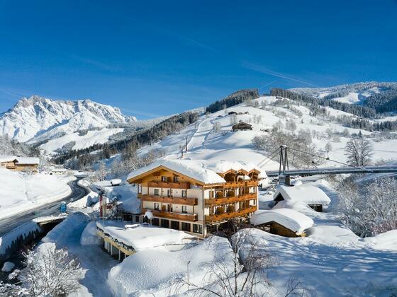 Hotel Bachschmied - außen Winter