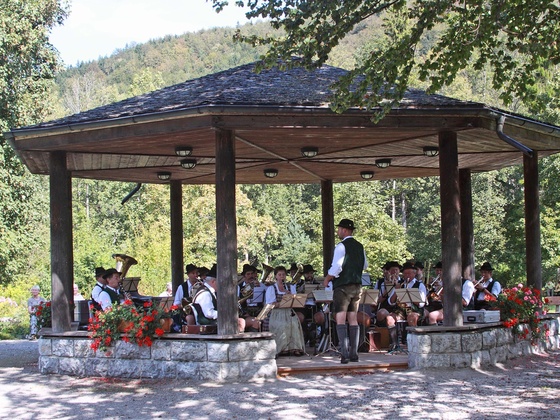 Rottacher Blaskapelle im Kurpark Kreuth