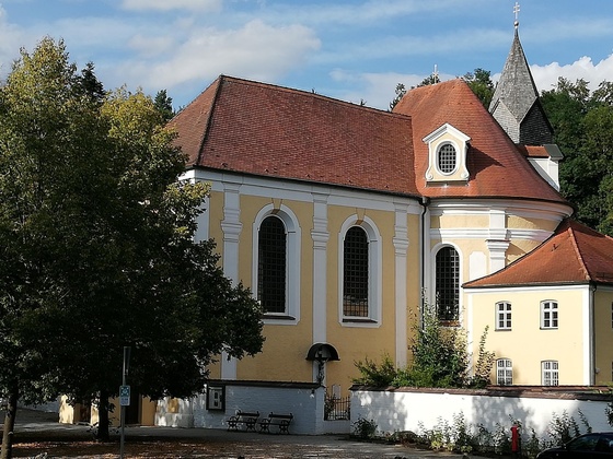 Blick auf die Wieskirche in Freising