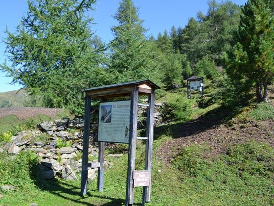 Rundwanderung Wasserknappenweg Innerkrems - Schönfeld: Abraumhalden mit Schautafeln
