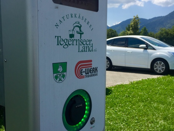 Ladestation für E-Auto an der Naturkäserei Kreuth