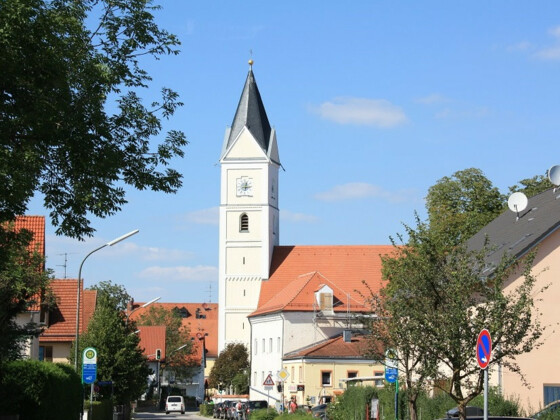Außenansicht der Wallfahrtskirche St. Wilgefortis in Neufahrn