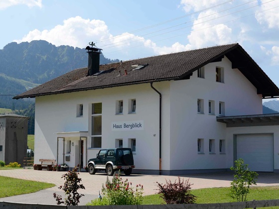 Aussenansicht im Sommer