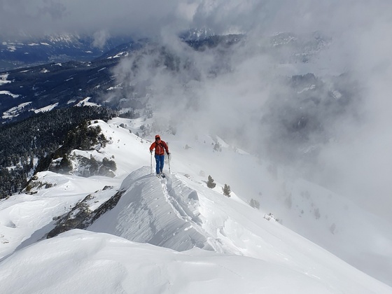 Am Nordgrat des Wildofen in den Tuxer Alpen. Ganz hinten das Inntal.