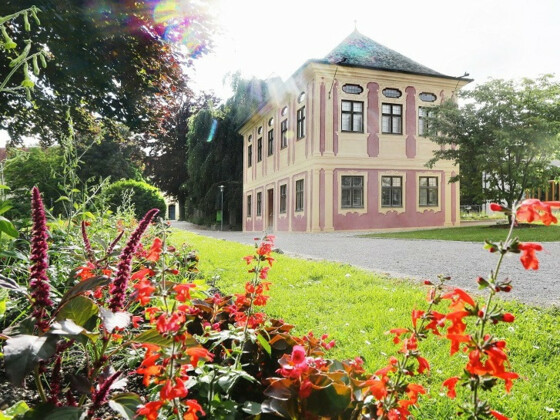 Hofgarten mit Salettl in den Weihenstephaner Gärten in Freising