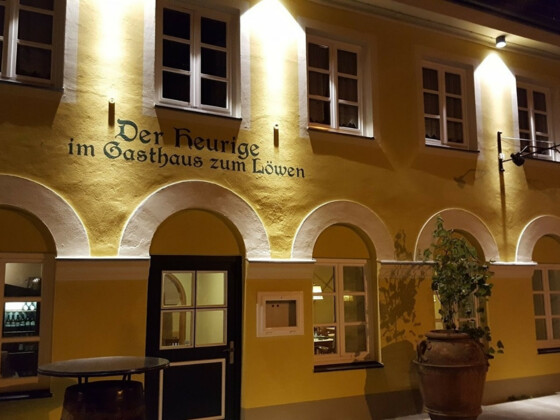Aussenansicht vom Heurigen im Gasthaus zum Löwen Freising