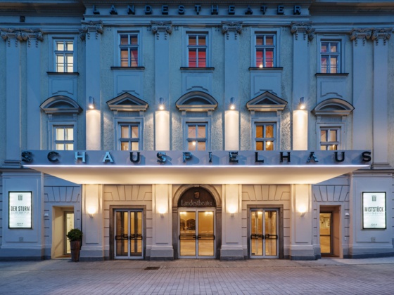 Schauspielhaus_Gebäude © Herta Hurnaus