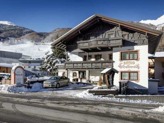 Aussenaufnahme-Winter_PensionEdelweiß_byRudiWyhlid