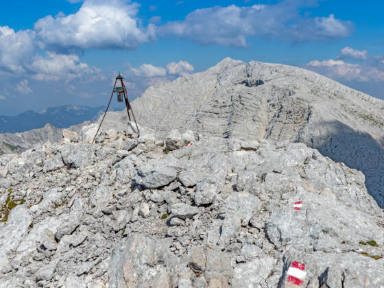 Am Gipfel des Schermberg (2396 m), im Hintergrund der Große Priel
