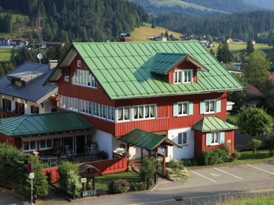 Chesa Allegra Haus Sommer