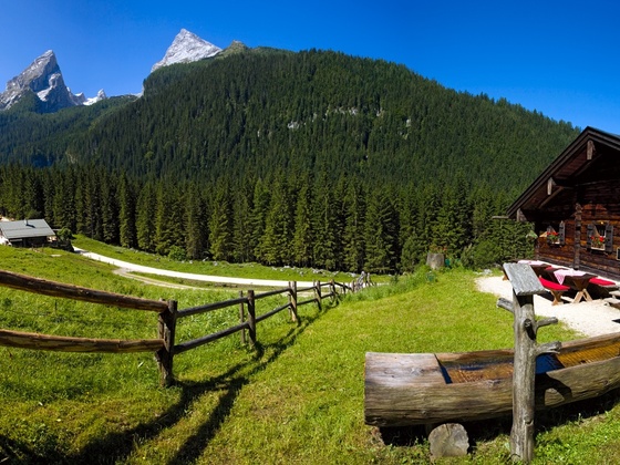 Die Schapabachalm mit dem Watzmann