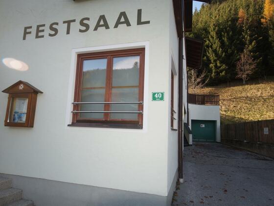 öffentliches WC im Festsaal