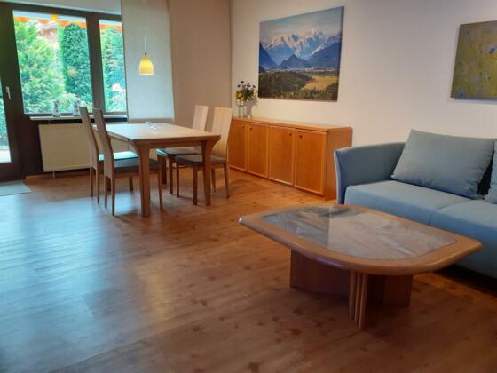 Wohnzimmer mit Essbereich