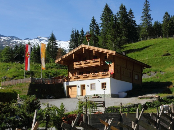 Hüttschlager Bauernladenstüberl