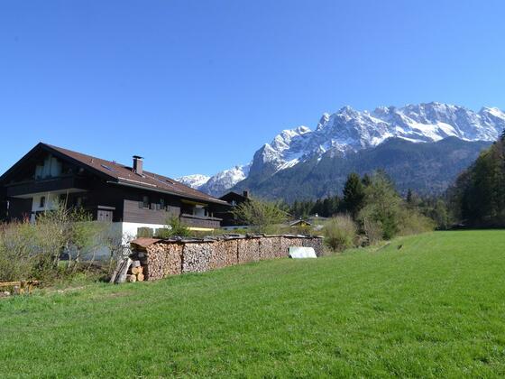 Ansicht Haus, WHG in 1.OG beide Balkone