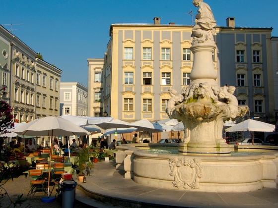 Terrasse des Ristorante-Pizzeria Bilancia d&#039;Oro am Residenzplatz