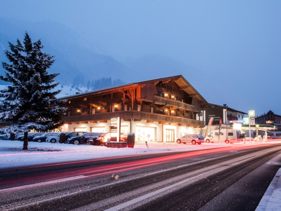 INTERSPORT Schönherr Stubaital - Ortseinfahrt Neustift