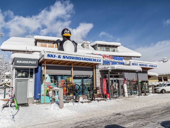 INTERSPORT Sport am Jet - Gegenüber der Gondelbahn Achterjet
