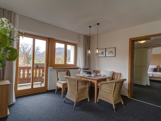 Ferienwohnung Wiesseer Bucht Wohnraum mit Sitzgruppe