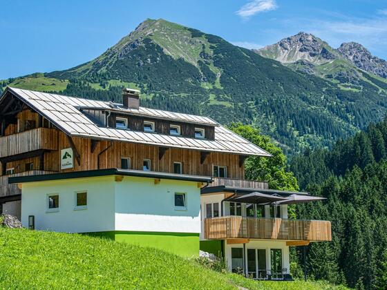 Außenansicht im Sommer