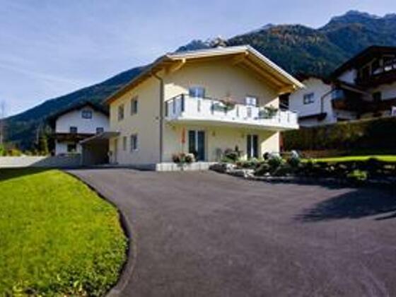 Hausansicht 1 Sommer