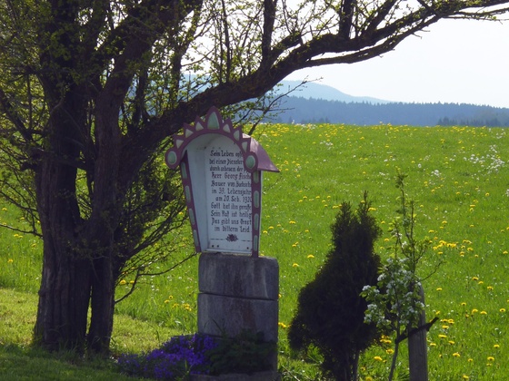 Marterl am Abzweig der Straße nach Buchschorn.