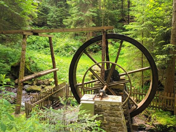 Wasserrad am Rastplatz über Winklern