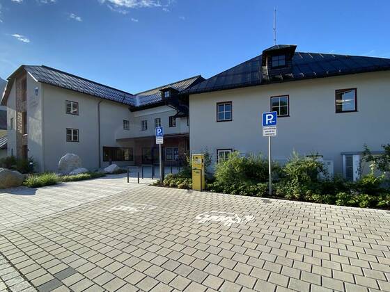 E-Ladesäule am Parkplatz vor dem Rathaus Schönau a. Königssee