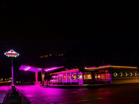 Restaurant Oilers 69