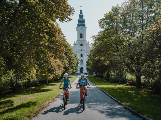 Radfahrer am Donauradweg Stift Engelszell