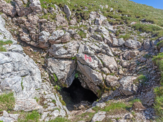 Unterstandshöhle am Großen Pyhrgas.