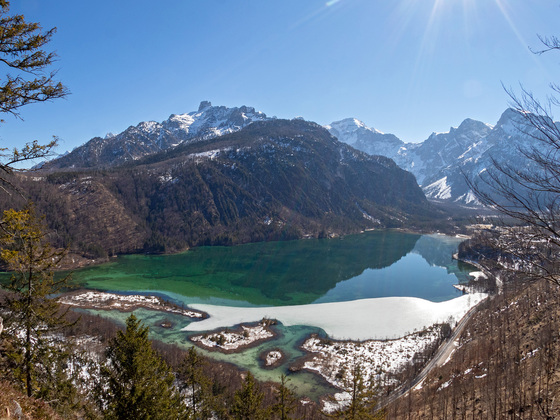 Blick vom Ameisstein auf den Almsee.