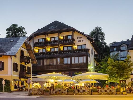 Hotel Post mit Gastgarten und anliegender Greissle